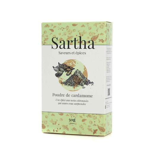 Cardamome poudre Sartha, boite carton 50g sur fond blanc